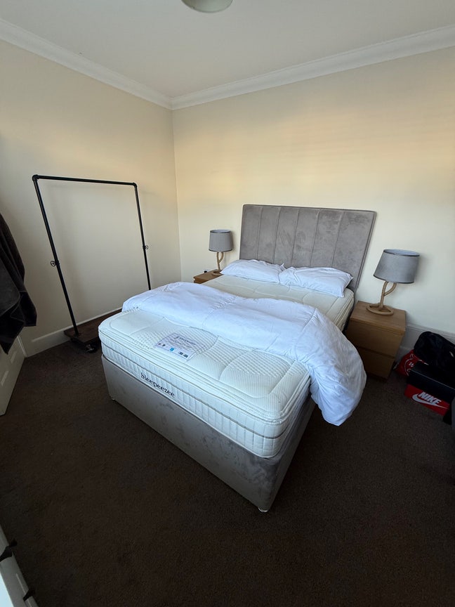 Lovely double room to rent near hospital  Main Photo