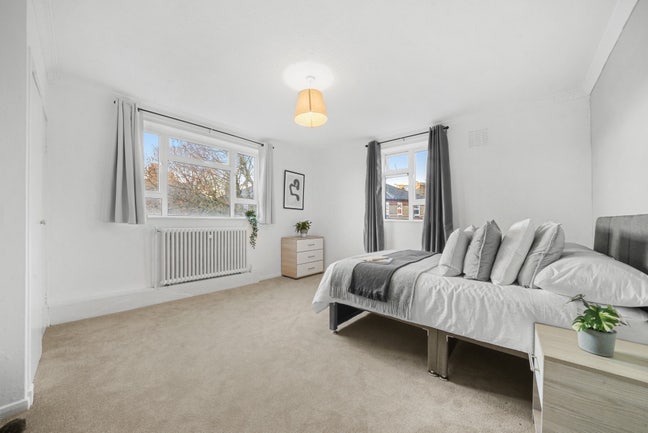 🤩All Female flat in the heart of Ealing🤩 Main Photo
