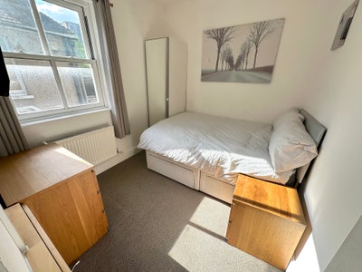 Quiet Double Room in Heart of Canary Wharf Main Photo