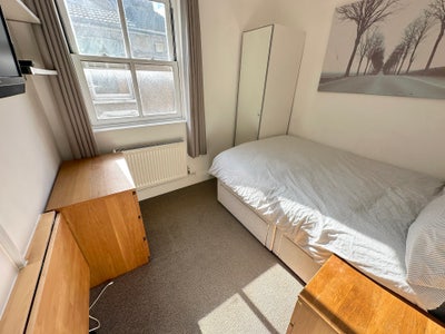 Quiet Double Room in Heart of Canary Wharf Main Photo