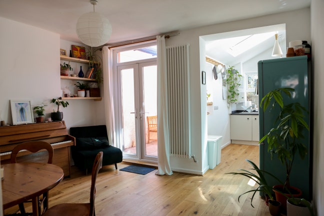 Double room in a peaceful & creative house Easton Main Photo