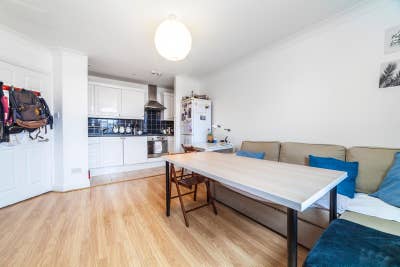 Bright 2-Bedroom Flat in Maida Vale Available Now Main Photo