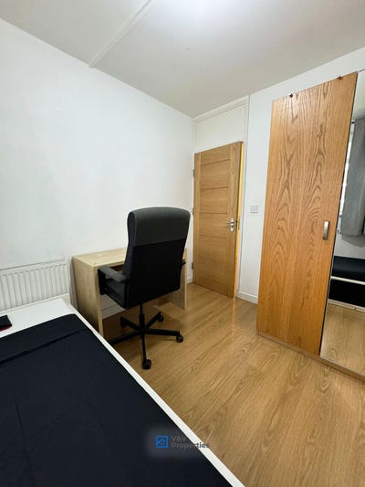 Cosy Room in a Friendly Flat- Storage Available 🧶 Main Photo