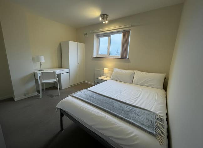 2x Double Rooms - Parking - NR5/6 Main Photo
