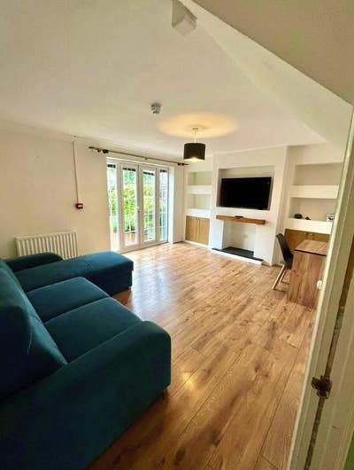 Stylish Double Room in Berry Way, Andover Main Photo