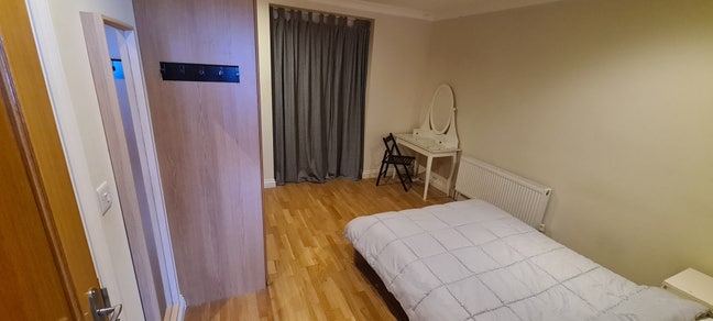**Studio/en-suite big TWIN double/huge wardrobes** Main Photo