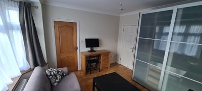 **Studio/en-suite big TWIN double/huge wardrobes** Main Photo