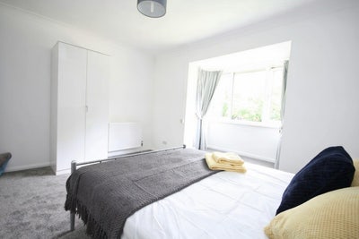Superb Doubles in Modern House- Sth Ealing Tube W5 Main Photo