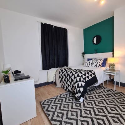 Large Double Room ✅ Bills Included Main Photo