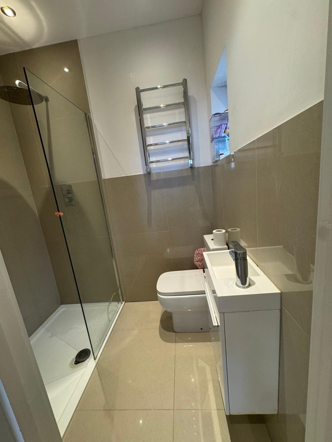 Brand new Large single bed en-suite , nw7  Main Photo