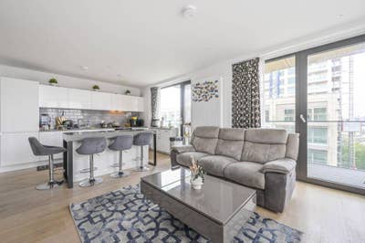 ✨ Luxury Double Room | Large Living & Balcony Main Photo