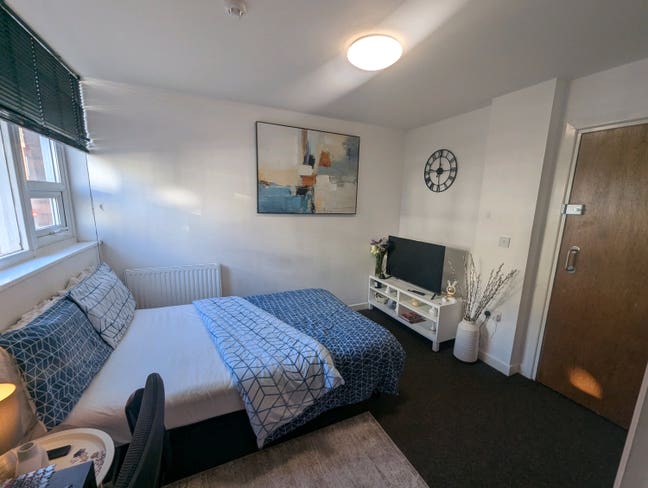 Big Studio Flat - Fully Furnished - All Bills Inc Main Photo