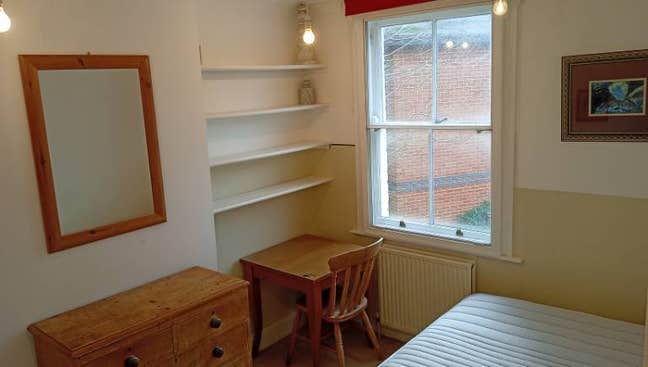 Room available in warm, friendly house Main Photo