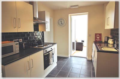 En-Suite Room Wheatley - Near Hospital! Main Photo