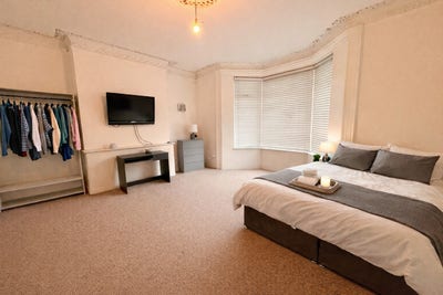 Room to Rent - All Bills inc - 2 Weeks Free* Prof Main Photo