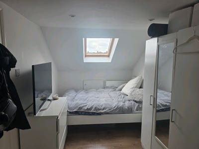 Bright Fully Furnished Room – Haydons Road, Wimble Main Photo