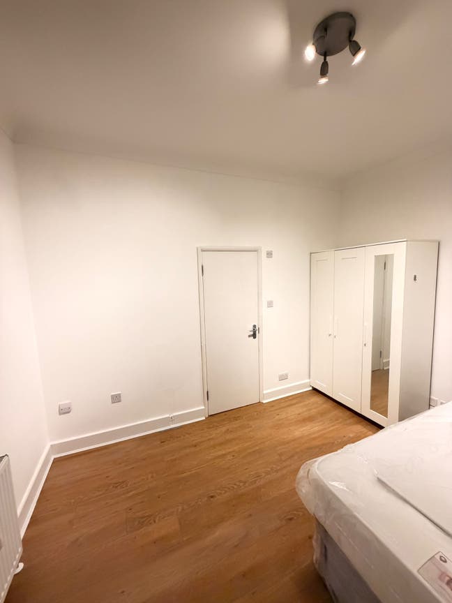 Spacious ensuite double room  Main Photo