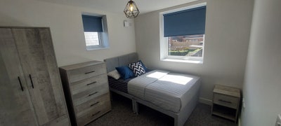 GU2 9Sg: Modern Double Room (Brand New House 25)  Main Photo