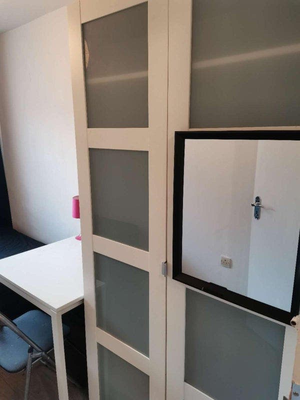 Single room close to tube station Main Photo