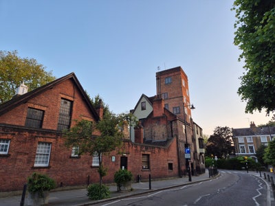 Bright & Quiet Double Room in Islington with Maid Main Photo