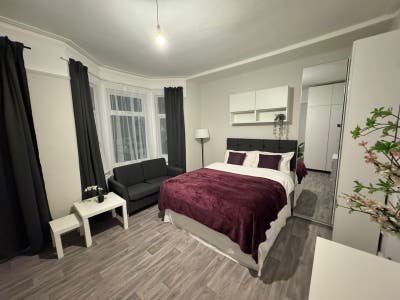 Available Now - Amazing Brand New En-Suite Room Main Photo