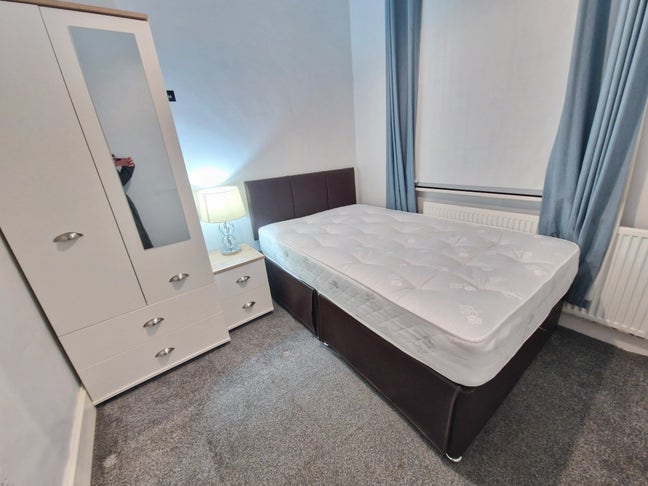 Double + Shower Room - Wifi/Bills/*Cleaner Main Photo