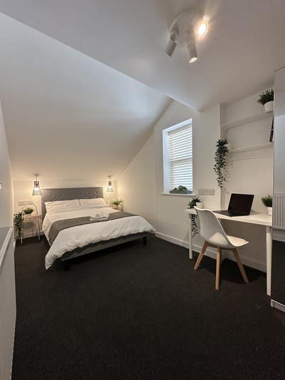 Modern Double Room | Heaton, Newcastle  Main Photo