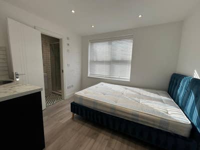 Newly Refurbished En suite all bills included Main Photo