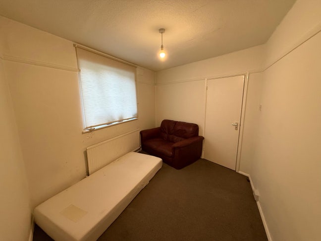 Single room to rent in Edgware Main Photo