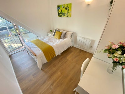 2 lovely spacious rooms Main Photo