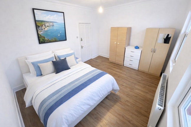 Nice Room in Tottenham Area**Couple Welcome** Main Photo