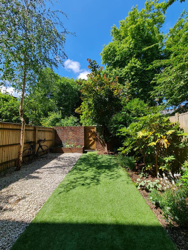 Large Double Room in Beautiful Split-Level Flat Main Photo