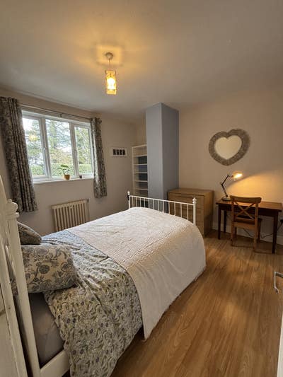 Furnished double room available  Main Photo