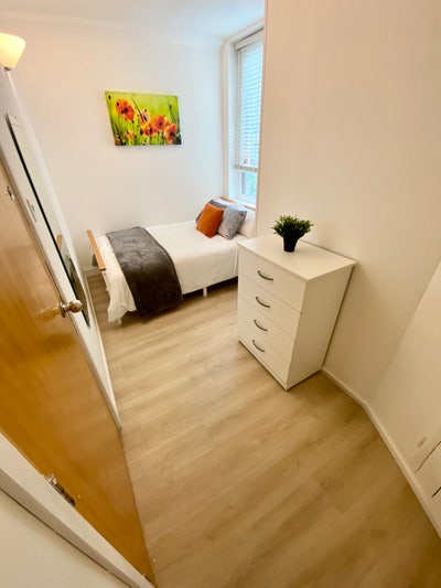 Cozy room near Canary Wharf Main Photo