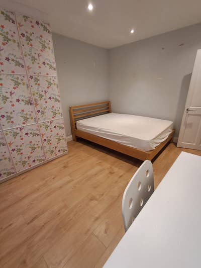 Double bedroom in beautiful high standard house Main Photo