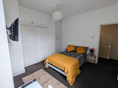 🔥Beautiful Ensuite Room in Fully Furnished House  Main Photo