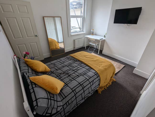 🔥Beautiful Ensuite Room in Fully Furnished House  Main Photo