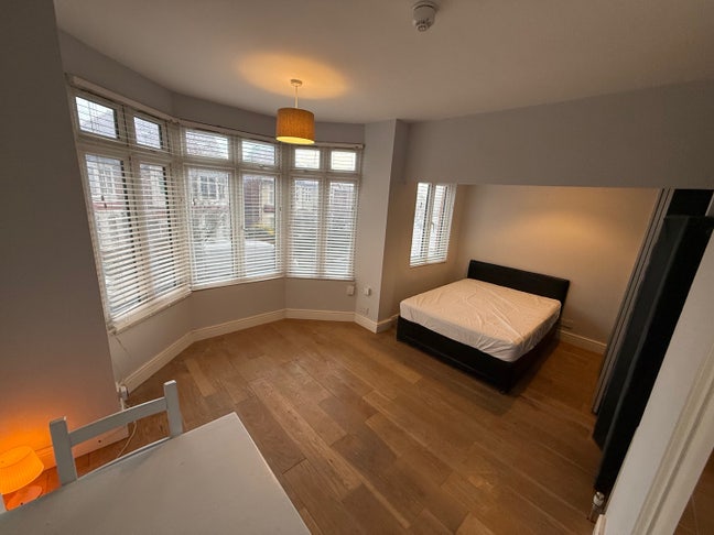 En-Suite Double Rooms |All Bills Included| HARROW Main Photo