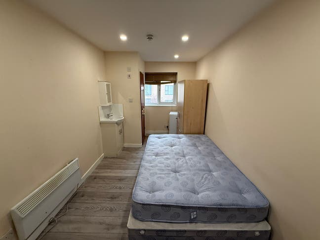DSS-Studio Flat Available in Northolt Ealing UB6 Main Photo