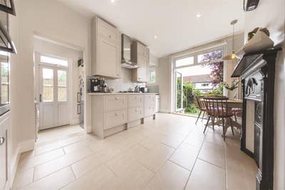 2 Bed Flat, Streatham Common, SW16 Main Photo