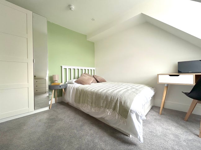 Victoria Road, Folkestone: Room 5 Main Photo