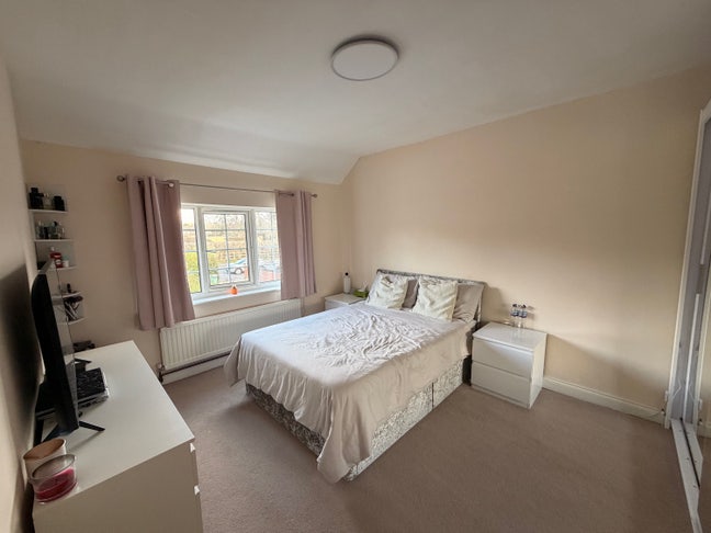 Double room to rent close to hospitals/BMW Plant  Main Photo