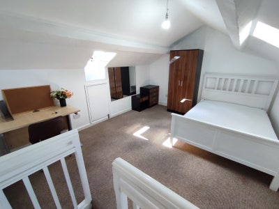 Double room by the High Street Main Photo