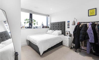 Bright Furnished Double Room with En Suite  Main Photo