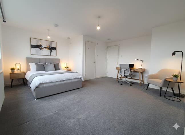 ✨Stunning Super-Sized En-Suite🔥 Main Photo