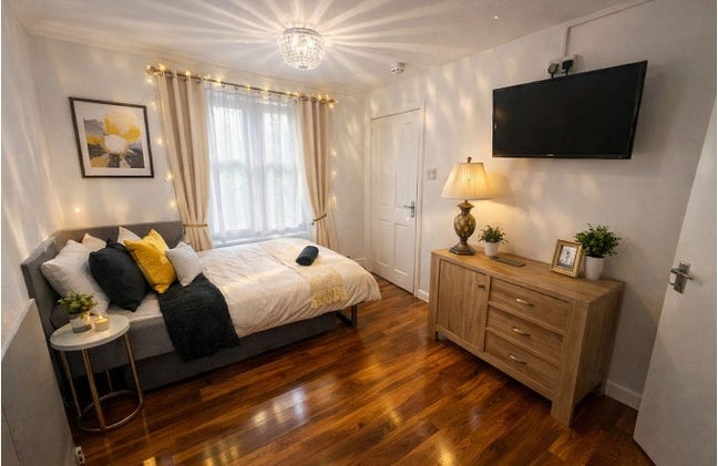 Double Room Available now in Kilburn Main Photo