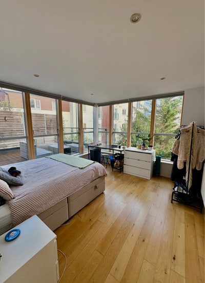 Clapham Room Available in Girls House  Main Photo