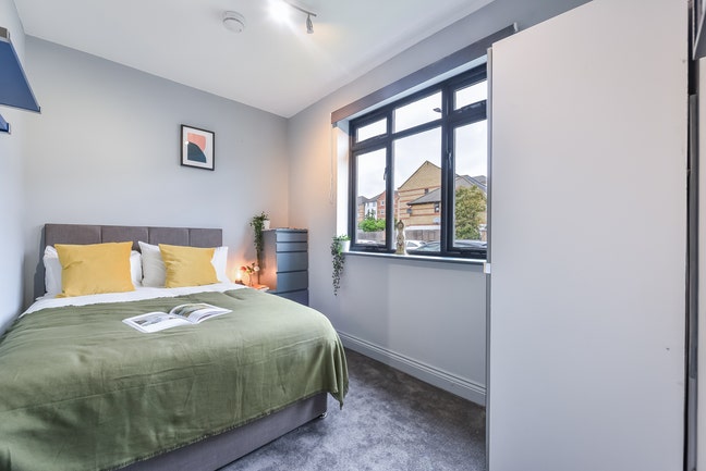 🗝️ Elegant & Airy Double Room – Plough Way Living Main Photo