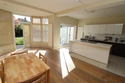 🛋️Designer Kitchen+Massive Lounge|10 mins to Tube Main Photo