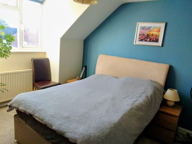 Double room available in Woking Main Photo